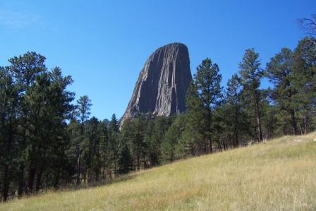 Devils Tower under a blue sky