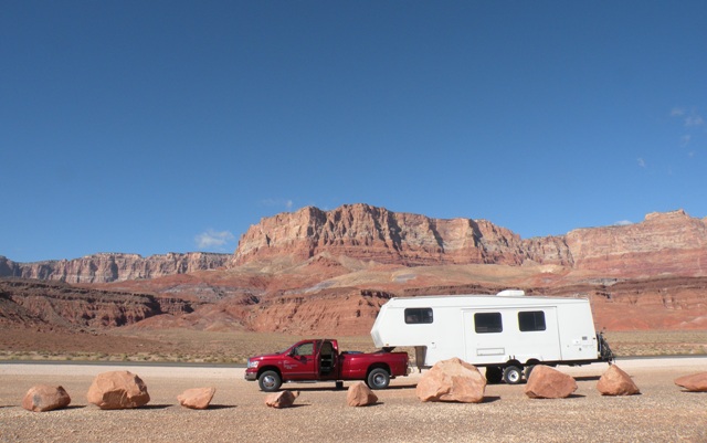 a mid-day break along the Vermillion Cliffs